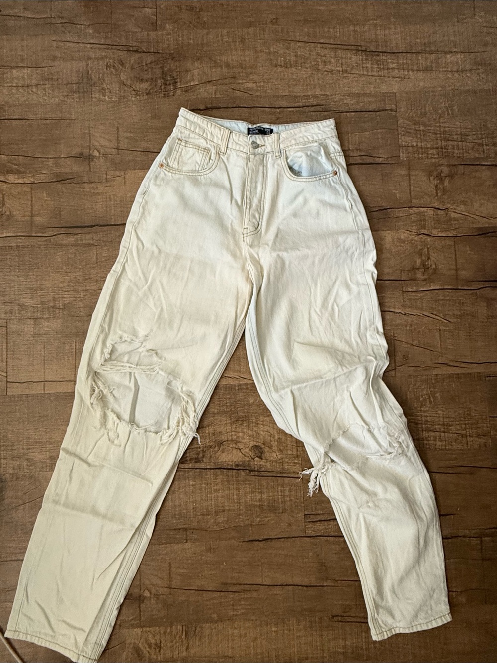 PrettyLittleThing Cream Distressed Knee Ripped Jeans